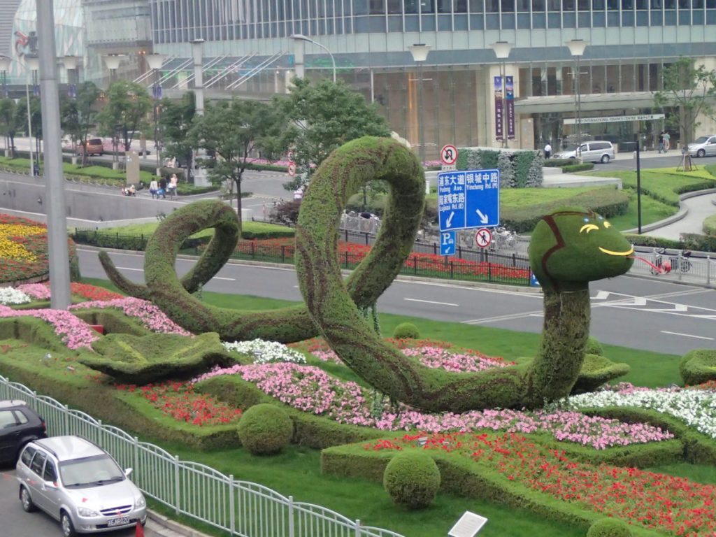 Side view of the traffic snake.